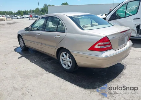 2002 Mercedes-Benz C 240 z USA, uszkodzony, nr VIN WDBRF61J32E005536